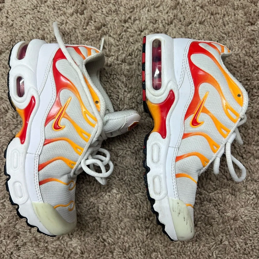 Nike Air Max Plus Sunburn Youth Sz 1Y Sneaker Shoe FN3858-100 - Picture 2 of 6